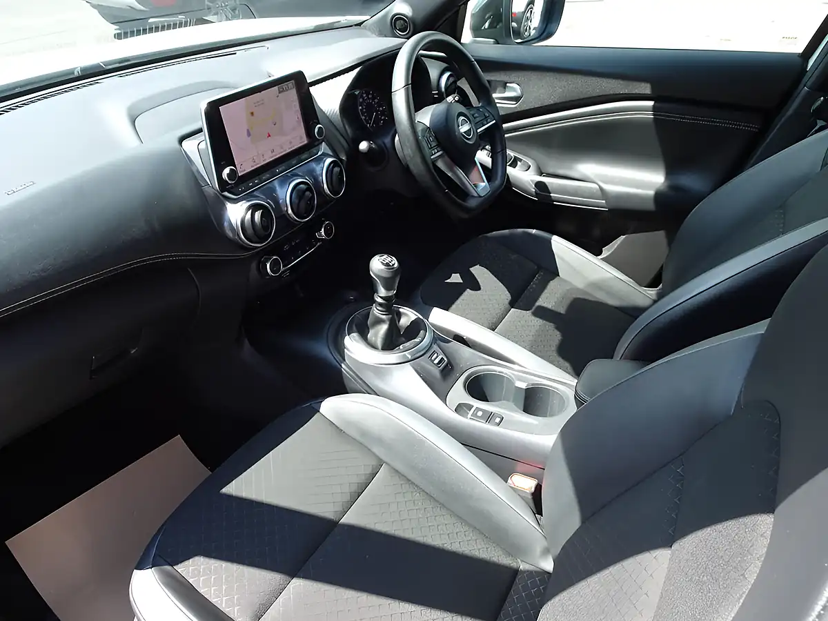 Used 2023 Nissan Juke N-Connecta Arctic White - Interior and Exterior details 9