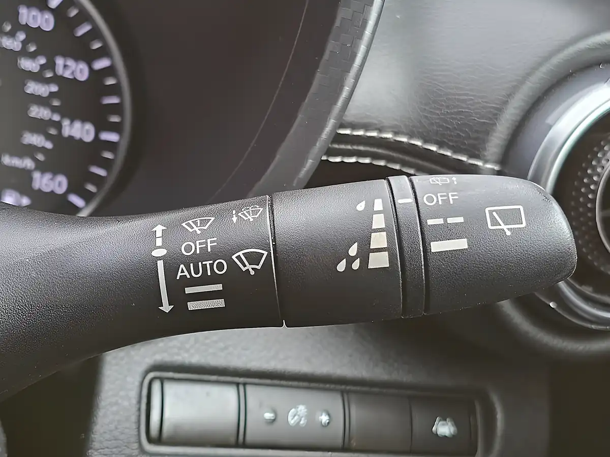 Used 2023 Nissan Juke N-Connecta Black - Interior and Exterior details 16