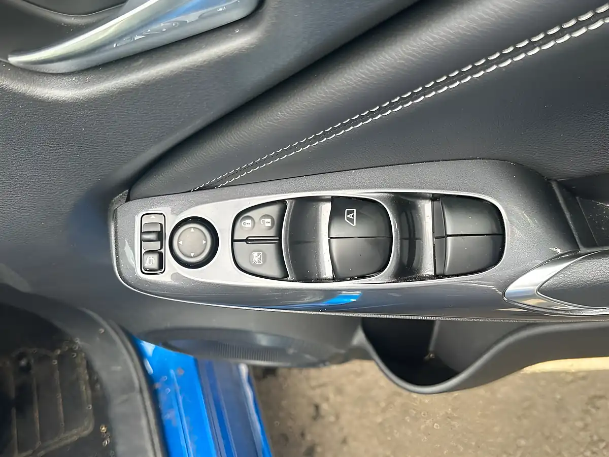 Used 2023 Nissan Juke N-Connecta Blue - Interior and Exterior details 11