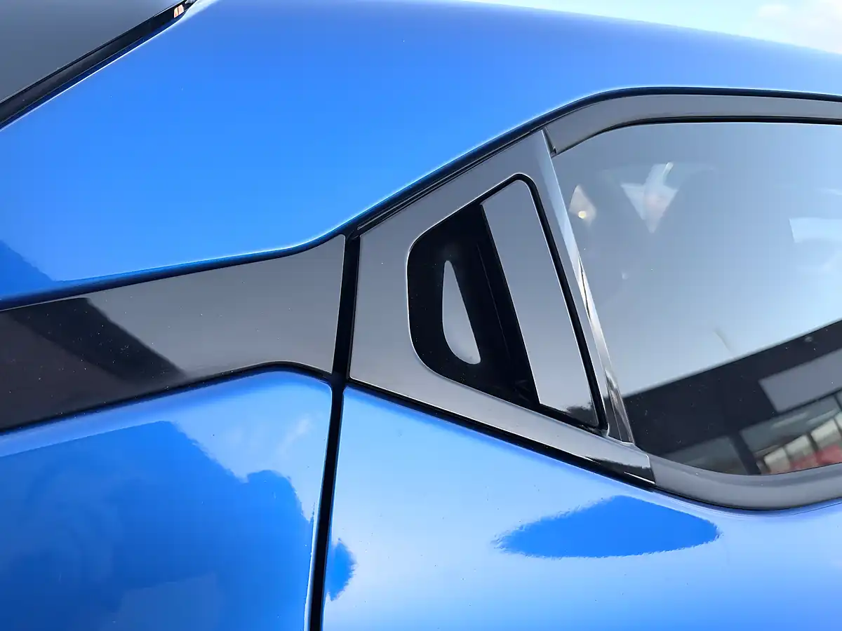 Used 2023 Nissan Juke N-Connecta Blue - Interior and Exterior details 20