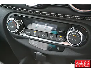 Used 2023 Nissan Juke N-Connecta Blue - Interior and Exterior details 9