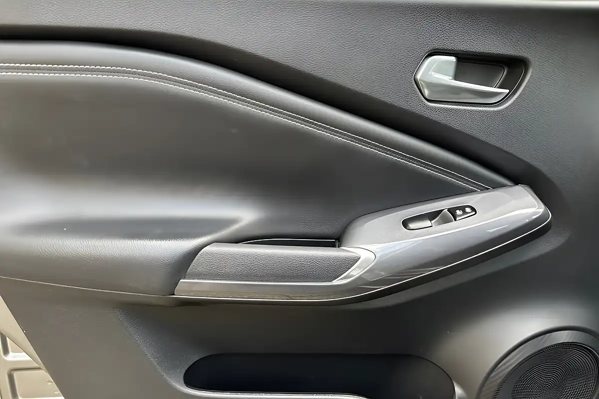 Used 2023 Nissan Juke N-Connecta Grey - Interior and Exterior details 13