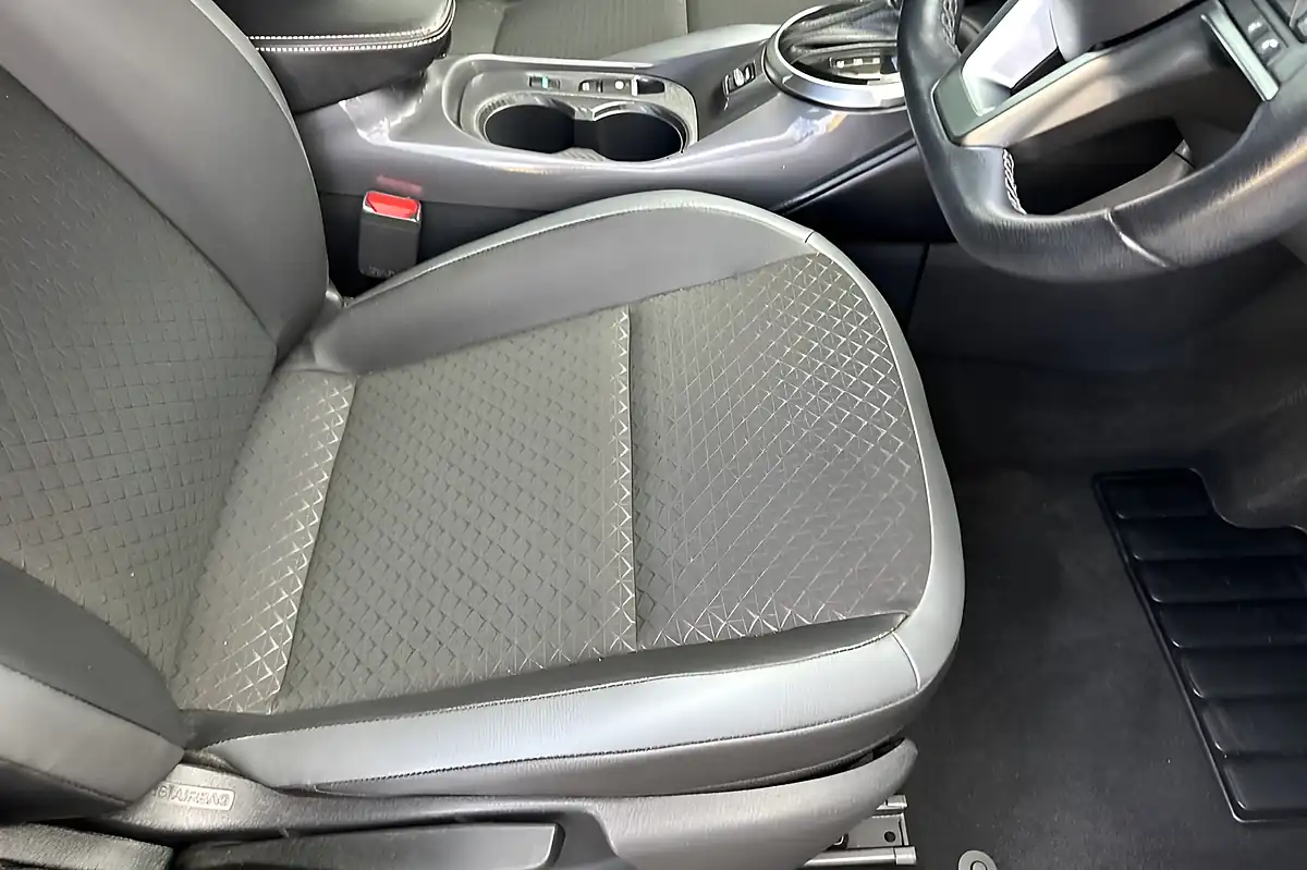 Used 2023 Nissan Juke N-Connecta Grey - Interior and Exterior details 17