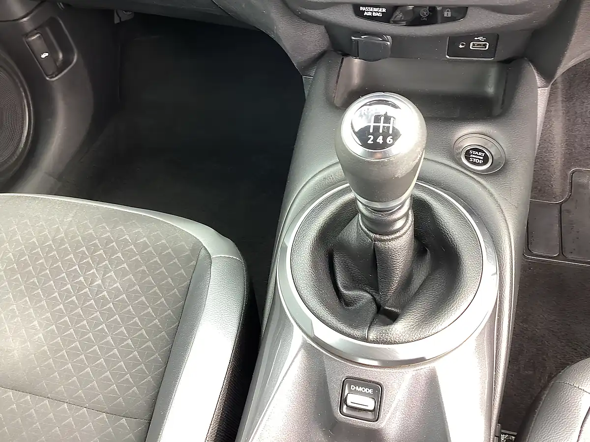 Used 2023 Nissan Juke N-Connecta Grey - Interior and Exterior details 12