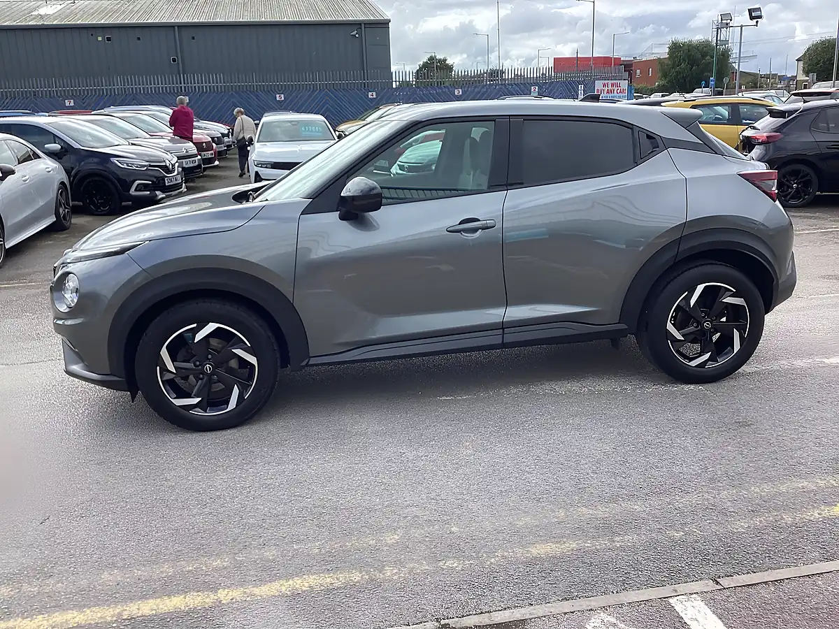 Used 2023 Nissan Juke N-Connecta Grey - Interior and Exterior details 9
