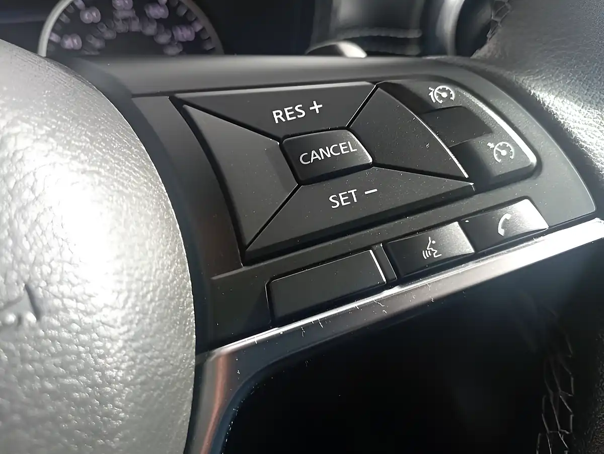 Used 2023 Nissan Juke N-Connecta Grey - Interior and Exterior details 16