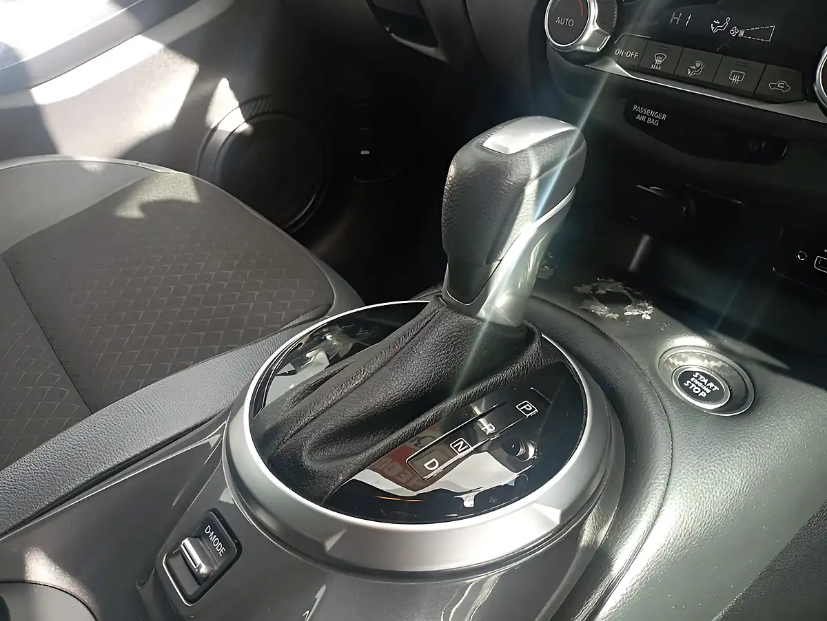 Used 2023 Nissan Juke N-Connecta Grey - Interior and Exterior details 4