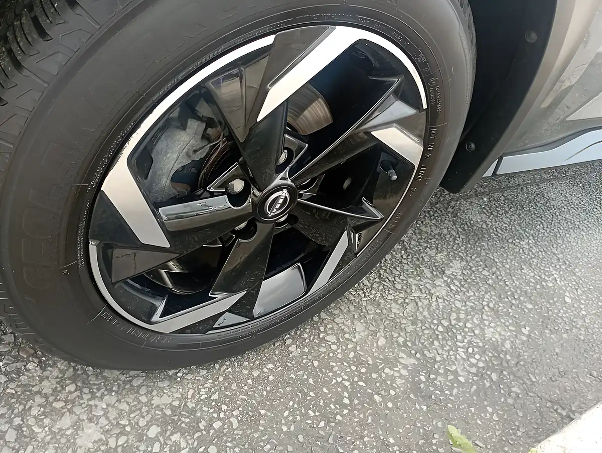 Used 2023 Nissan Juke N-Connecta Grey - Interior and Exterior details 9
