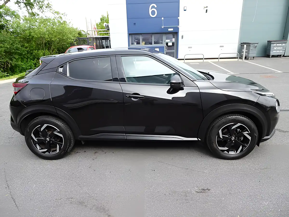 Used 2023 Nissan Juke N-Connecta Pearl Black - Interior and Exterior details 17