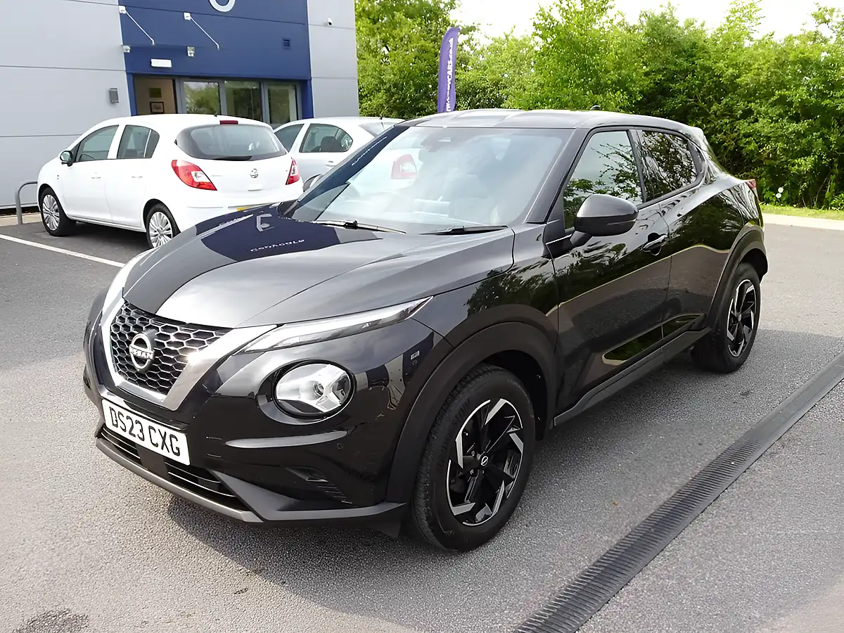 Used 2023 Nissan Juke N-Connecta Pearl Black - Interior and Exterior details 8