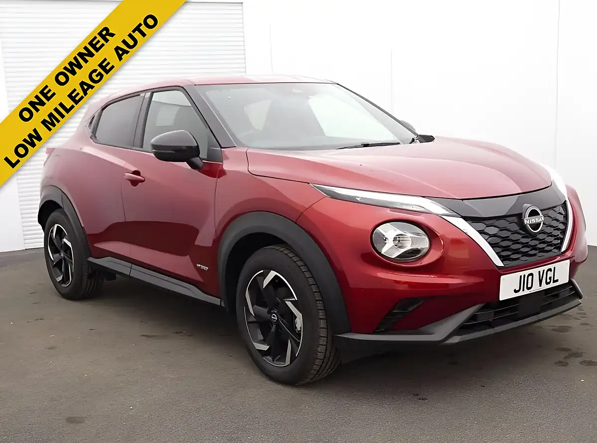 Used 2023 Nissan Juke N-Connecta Red - Front View