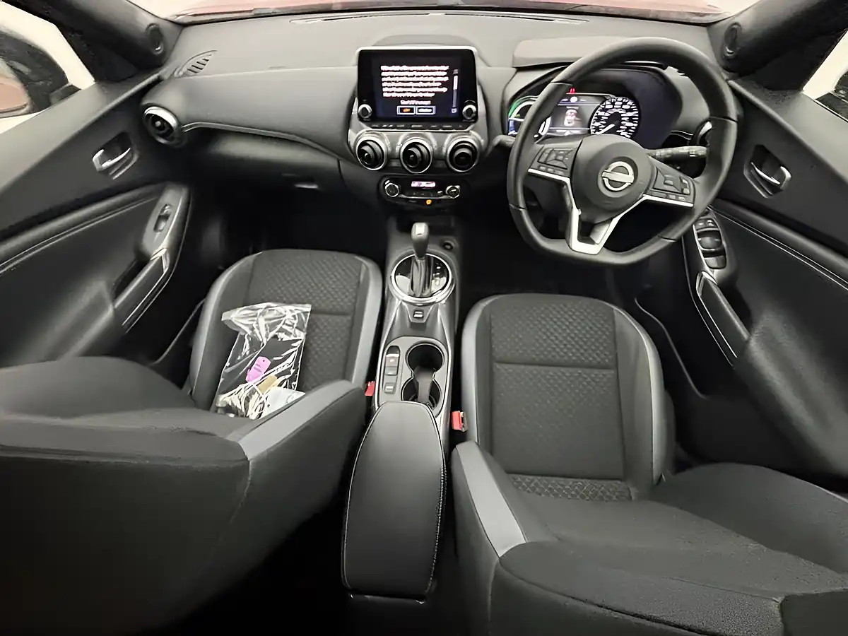 Used 2023 Nissan Juke N-Connecta Red - Interior and Exterior details 5