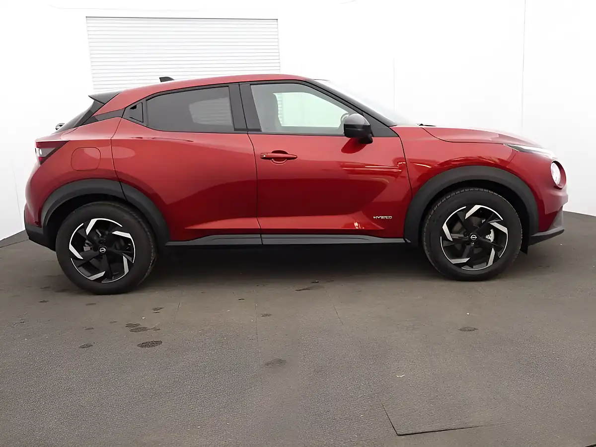 Used 2023 Nissan Juke N-Connecta Red - Interior and Exterior details 8