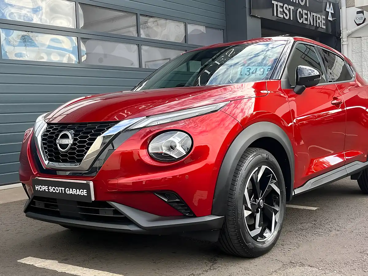 Used 2023 Nissan Juke N-Connecta Red - Interior and Exterior details 14