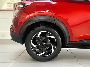 Used 2023 Nissan Juke N-Connecta Red - Interior and Exterior details 15