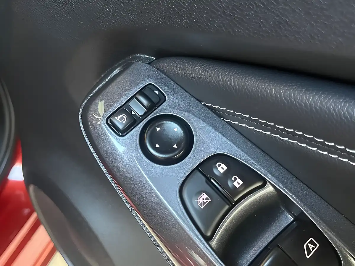 Used 2023 Nissan Juke N-Connecta Red - Interior and Exterior details 20