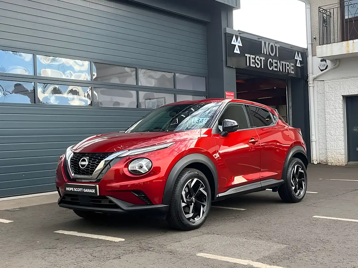 Used 2023 Nissan Juke N-Connecta Red - Interior and Exterior details 3
