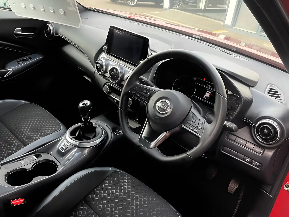 Used 2023 Nissan Juke N-Connecta Red - Interior and Exterior details 9
