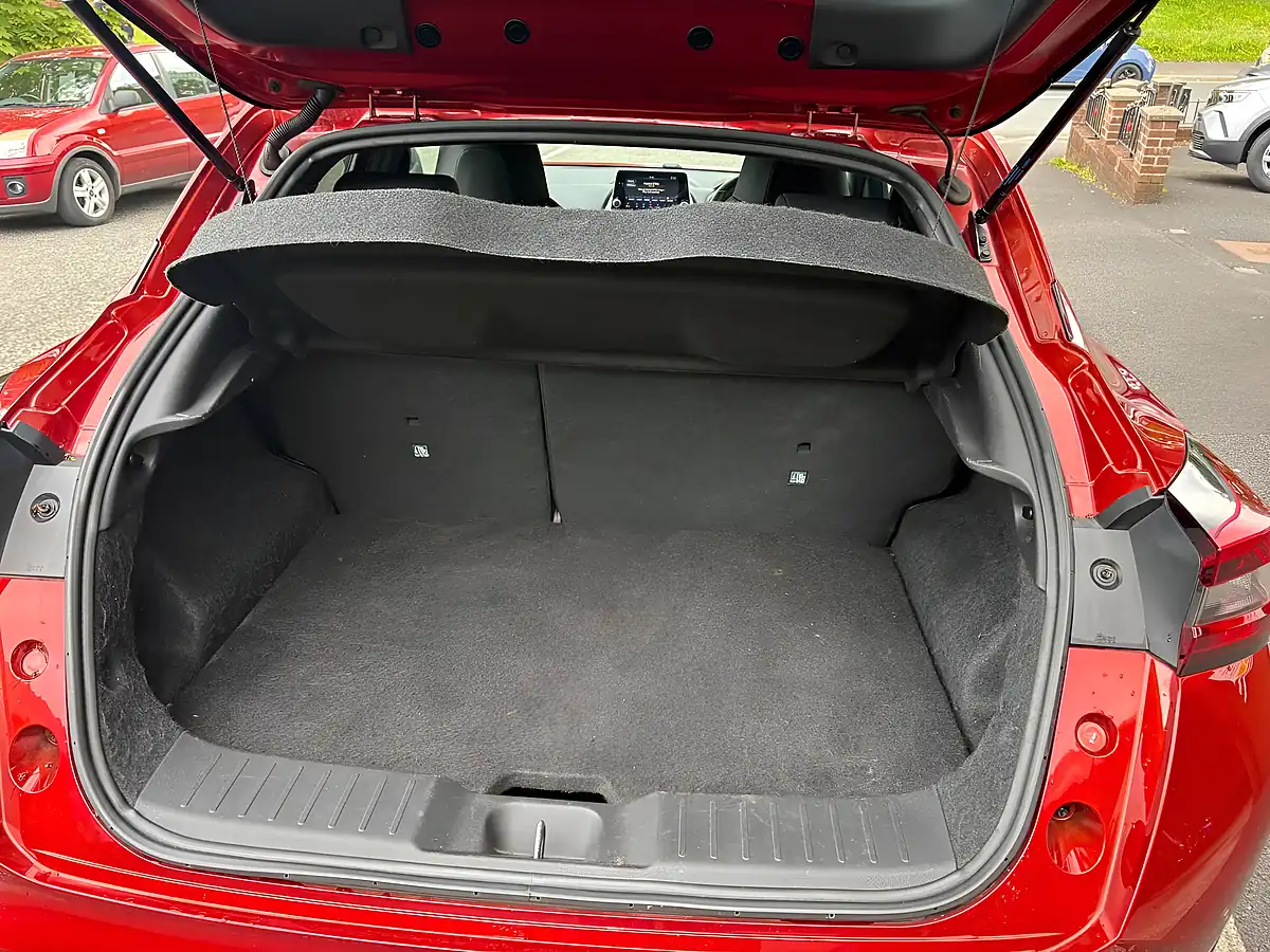 Used 2023 Nissan Juke N-Connecta Red - Interior and Exterior details 12