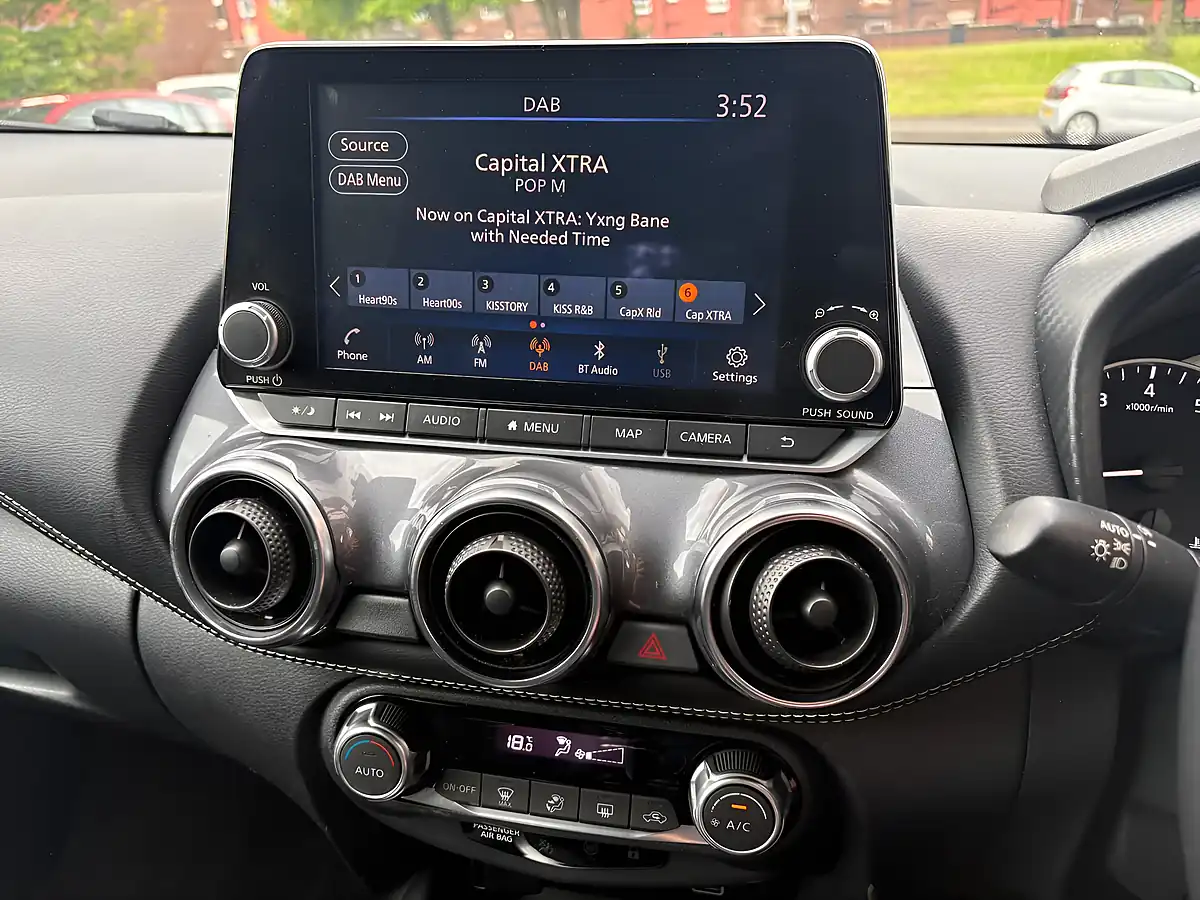 Used 2023 Nissan Juke N-Connecta Red - Interior and Exterior details 15