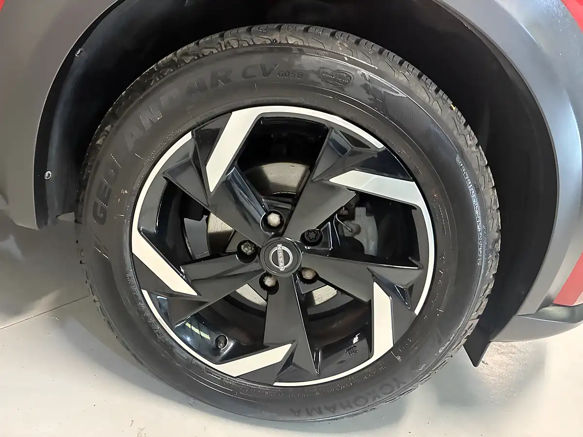 Used 2023 Nissan Juke N-Connecta Red - Interior and Exterior details 8