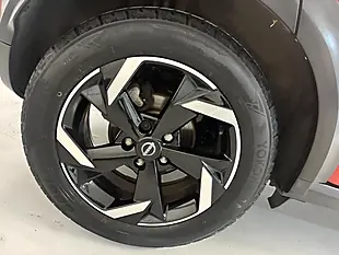 Used 2023 Nissan Juke N-Connecta Red - Interior and Exterior details 9