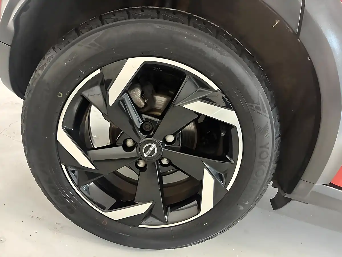 Used 2023 Nissan Juke N-Connecta Red - Interior and Exterior details 9