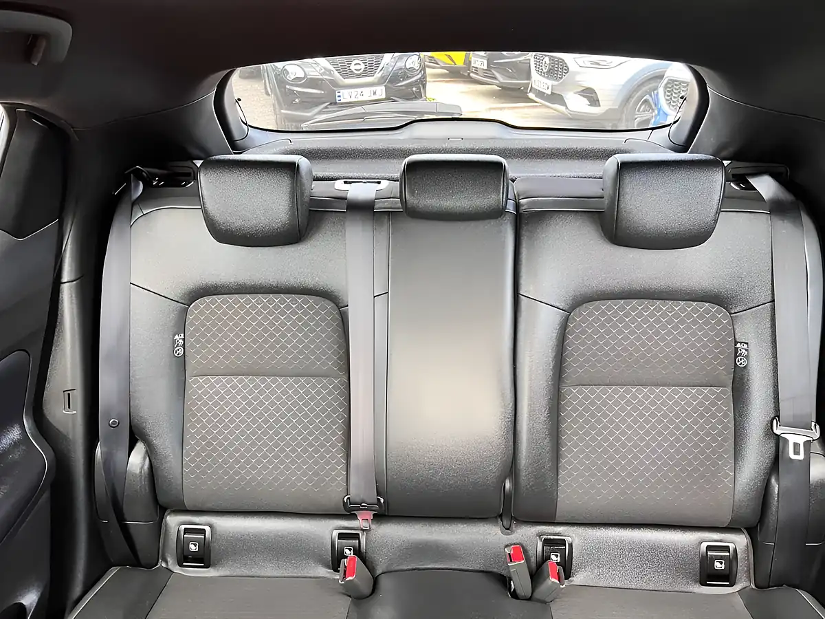 Used 2023 Nissan Juke N-Connecta Red - Interior and Exterior details 18