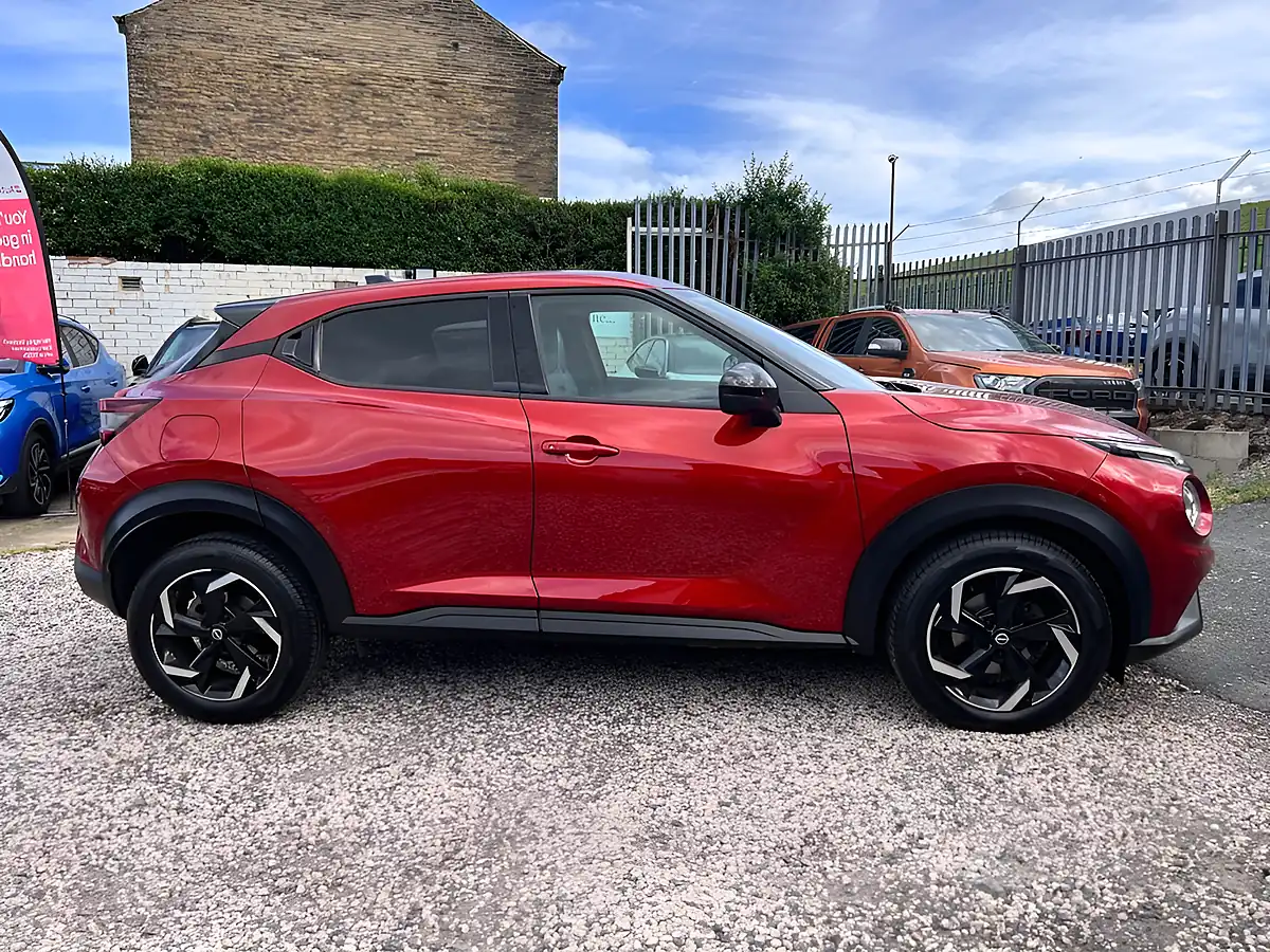 Used 2023 Nissan Juke N-Connecta Red - Interior and Exterior details 4