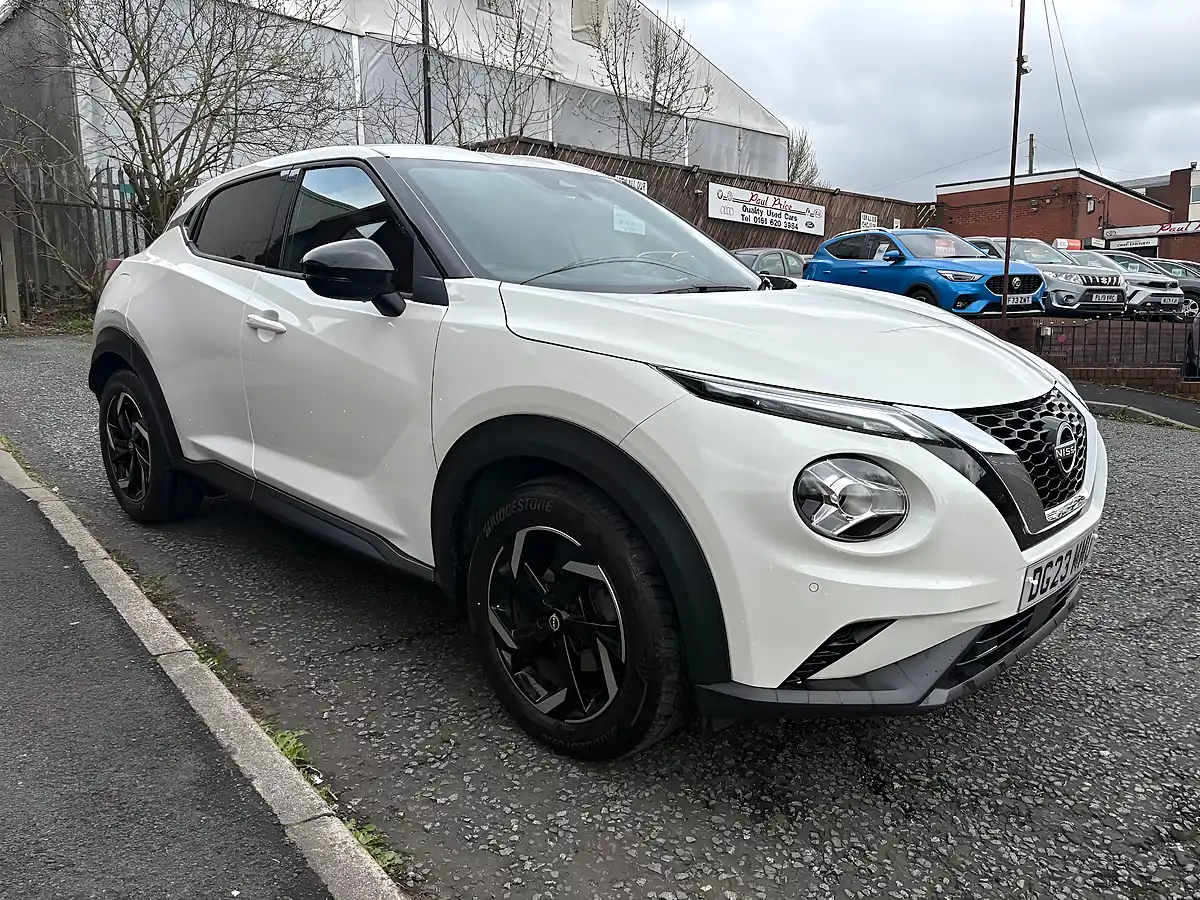 Used 2023 Nissan Juke N-Connecta White - Front View