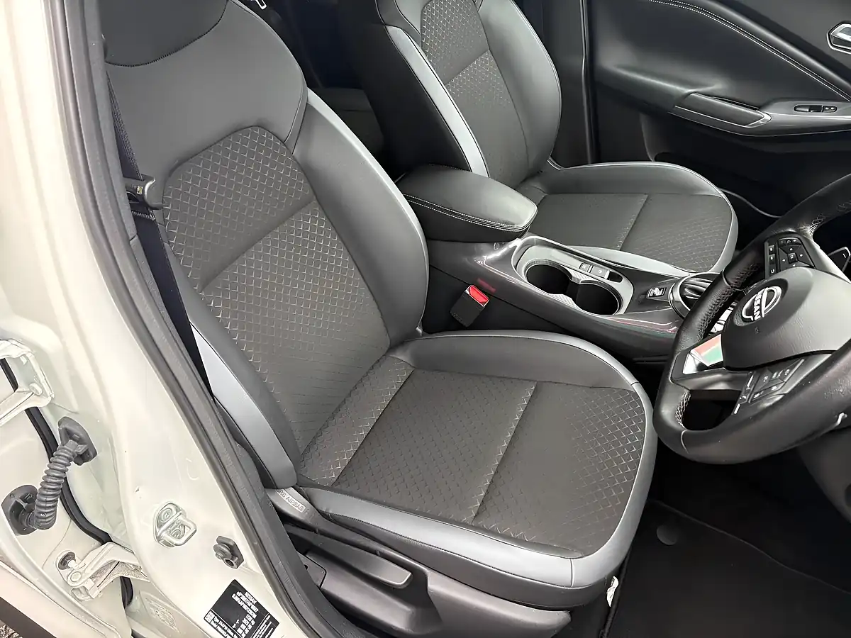 Used 2023 Nissan Juke N-Connecta White - Interior and Exterior details 10
