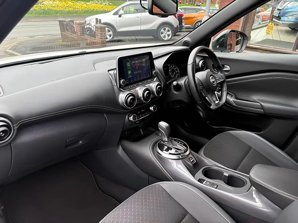 Used 2023 Nissan Juke N-Connecta White - Interior and Exterior details 12