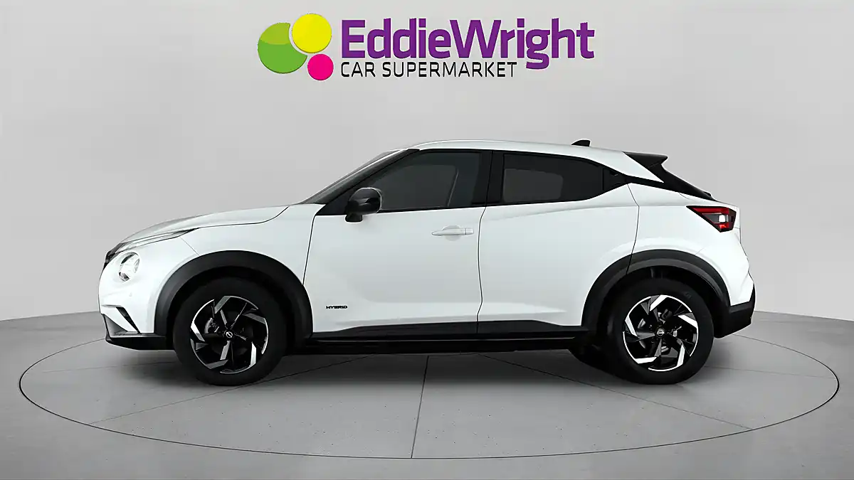 Used 2023 Nissan Juke N-Connecta White - Interior and Exterior details 4
