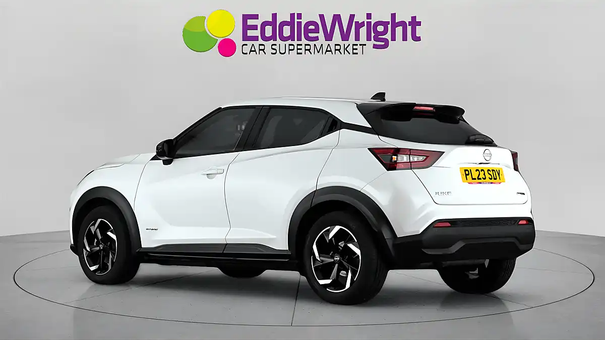 Used 2023 Nissan Juke N-Connecta White - Interior and Exterior details 5