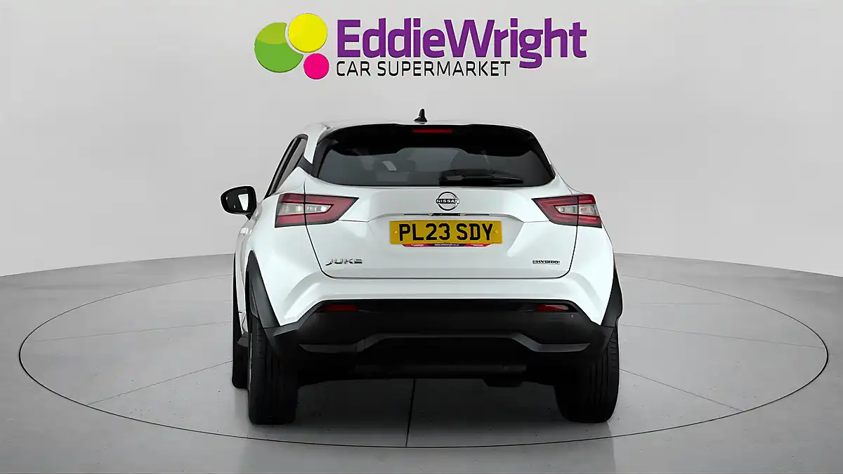 Used 2023 Nissan Juke N-Connecta White - Interior and Exterior details 6