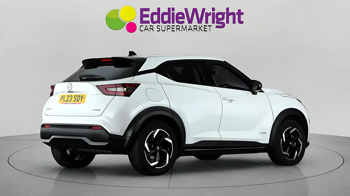 Used 2023 Nissan Juke N-Connecta White - Interior and Exterior details 7