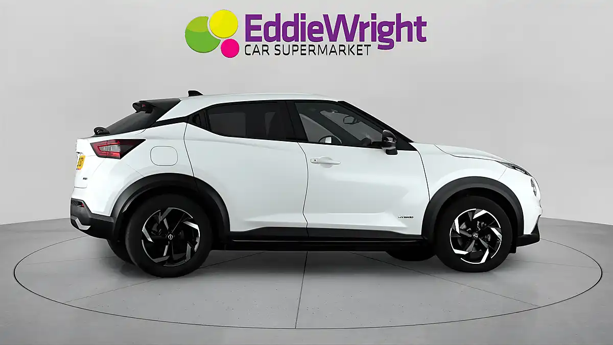 Used 2023 Nissan Juke N-Connecta White - Interior and Exterior details 8