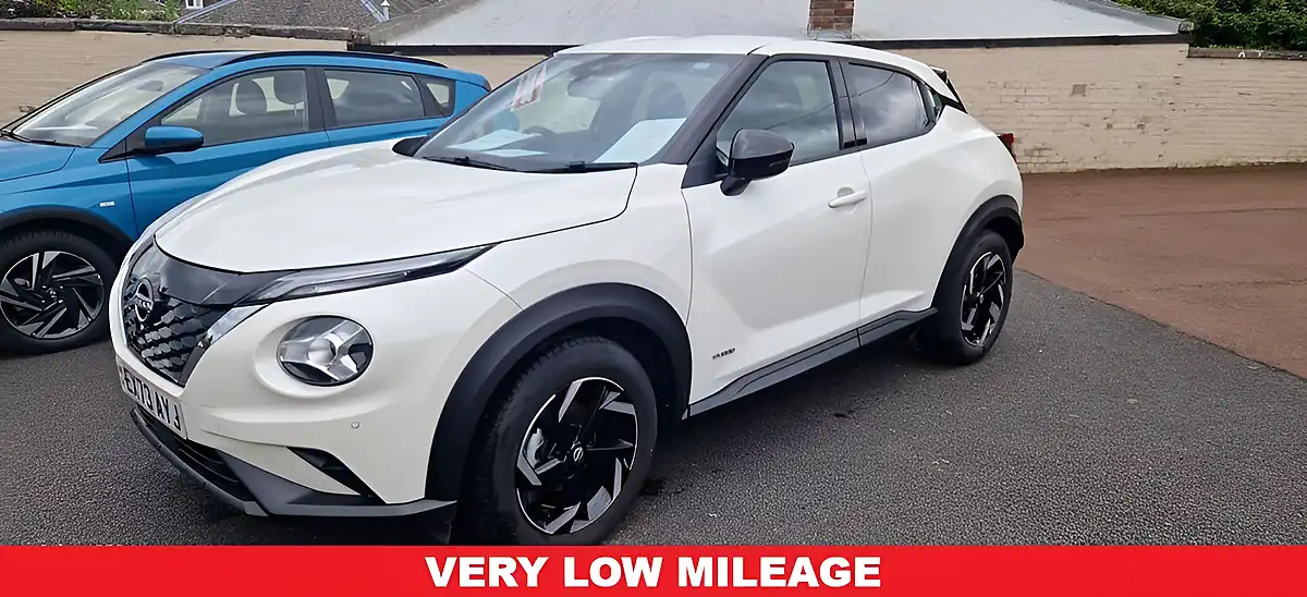 Used 2023 Nissan Juke N-Connecta White - Front View