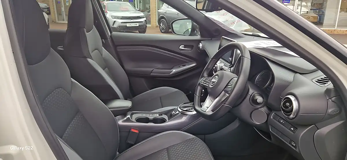 Used 2023 Nissan Juke N-Connecta White - Interior and Exterior details 8