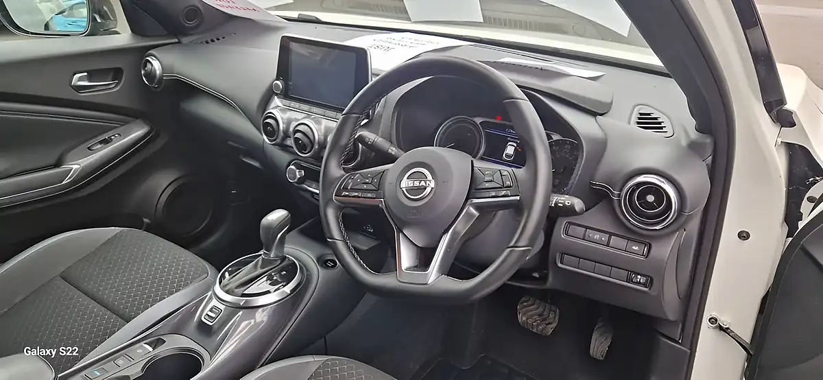 Used 2023 Nissan Juke N-Connecta White - Interior and Exterior details 9
