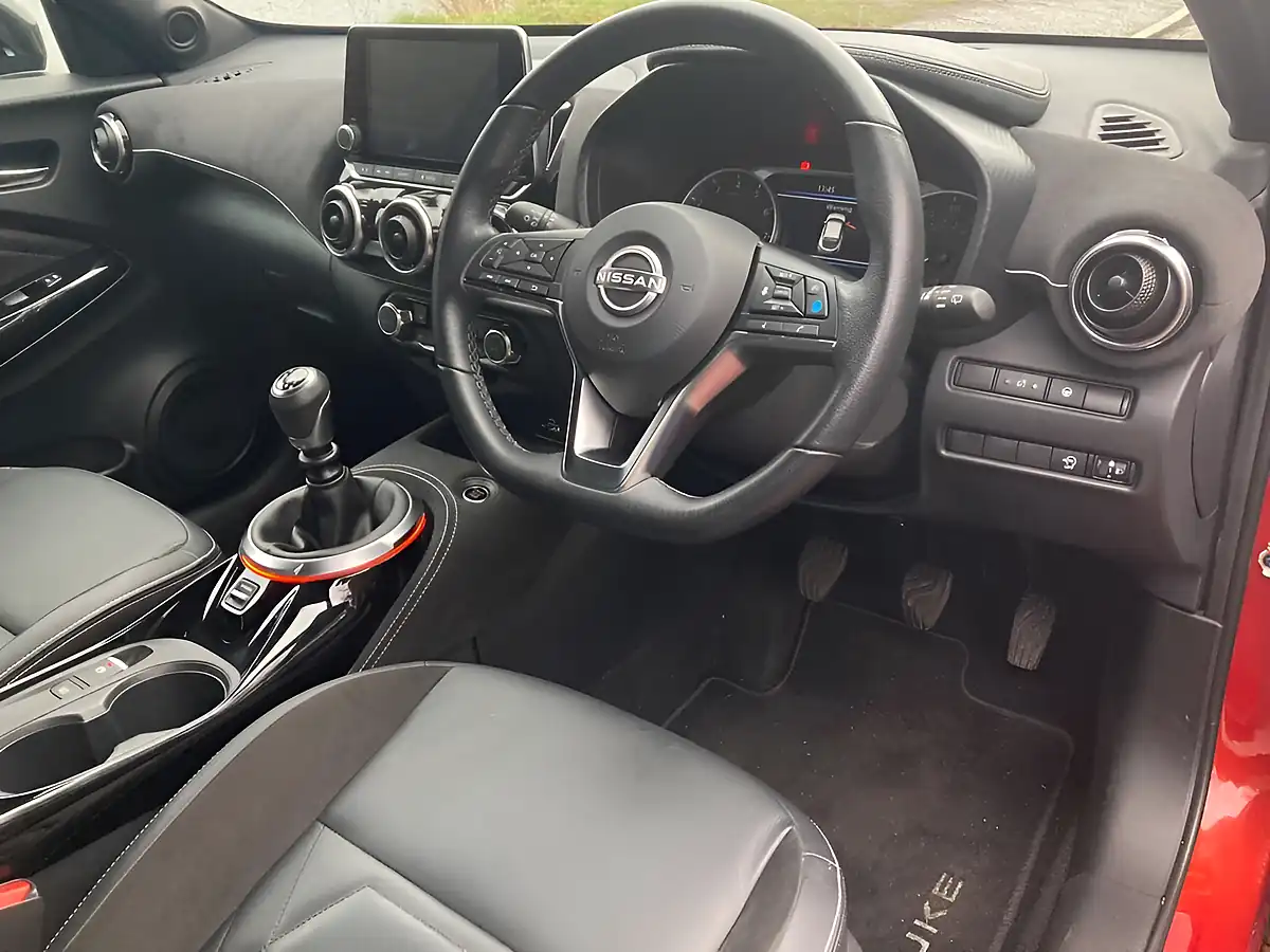 Used 2023 Nissan Juke Tekna+ Red - Interior and Exterior details 7