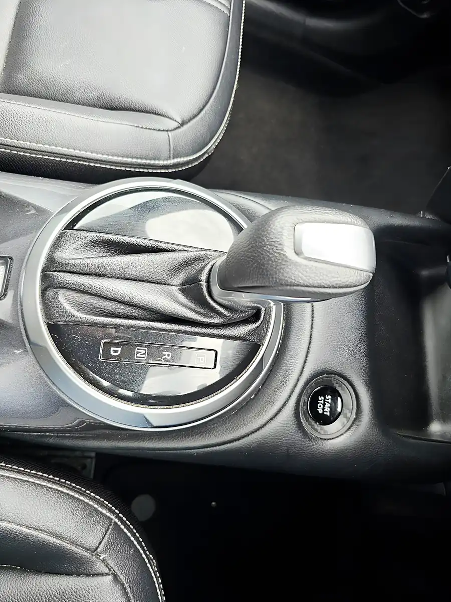 Used 2023 Nissan Juke Tekna Silver - Interior and Exterior details 12