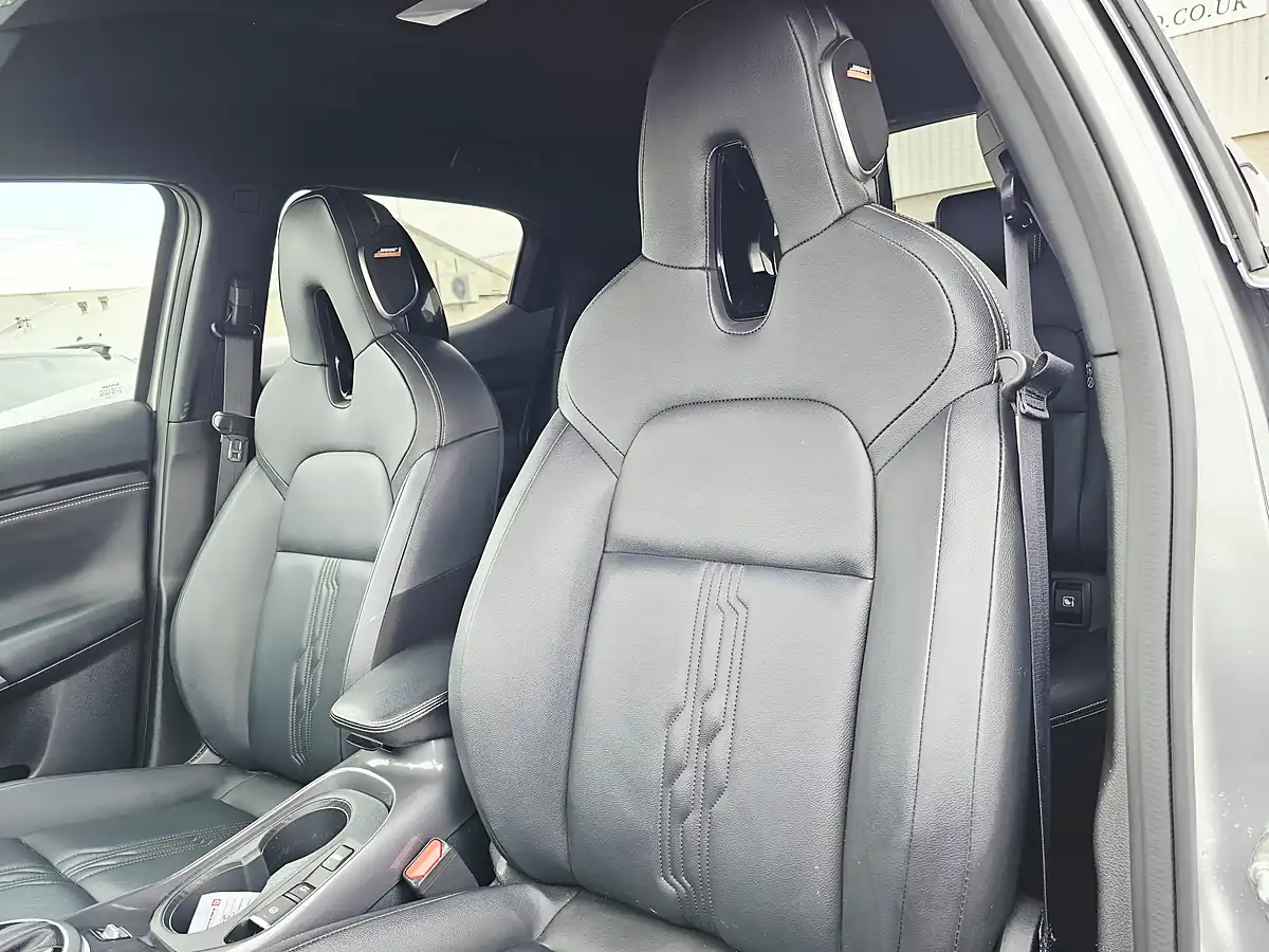 Used 2023 Nissan Juke Tekna Silver - Interior and Exterior details 8
