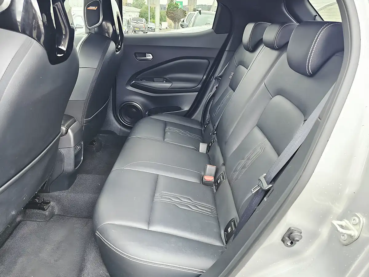 Used 2023 Nissan Juke Tekna Silver - Interior and Exterior details 9