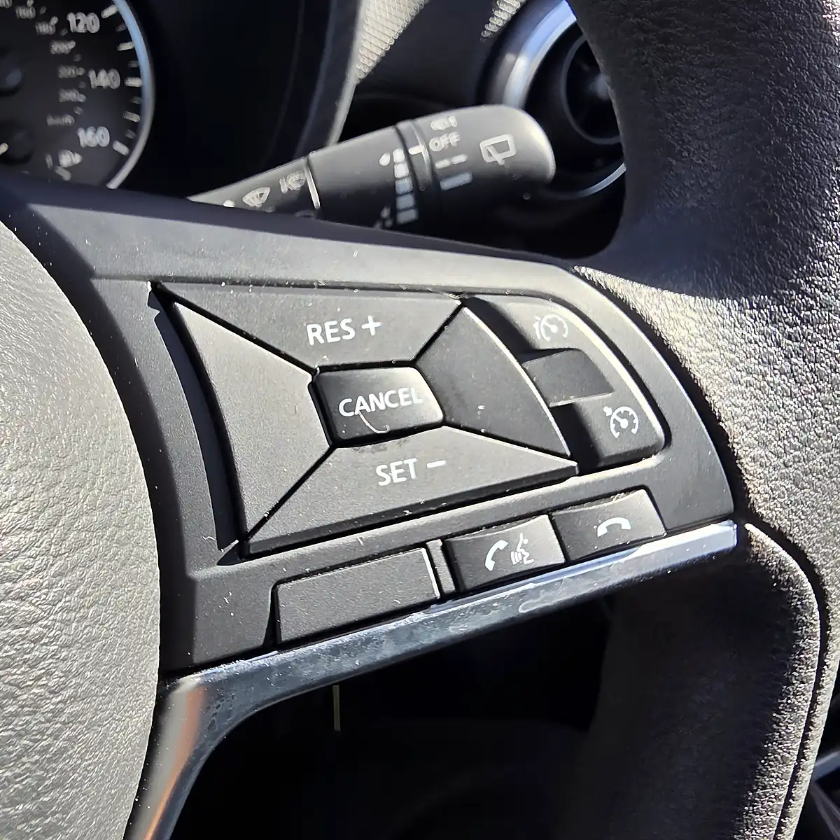 Used 2023 Nissan Juke Visia Edition Flame Red - Interior and Exterior details 15