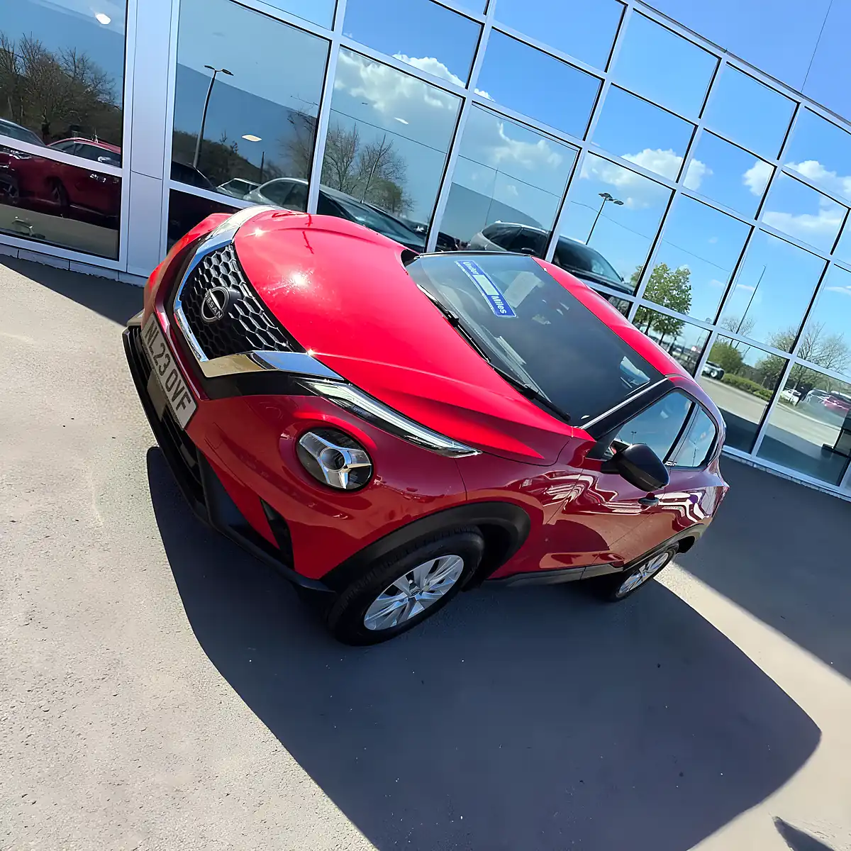 Used 2023 Nissan Juke Visia Edition Flame Red - Interior and Exterior details 4