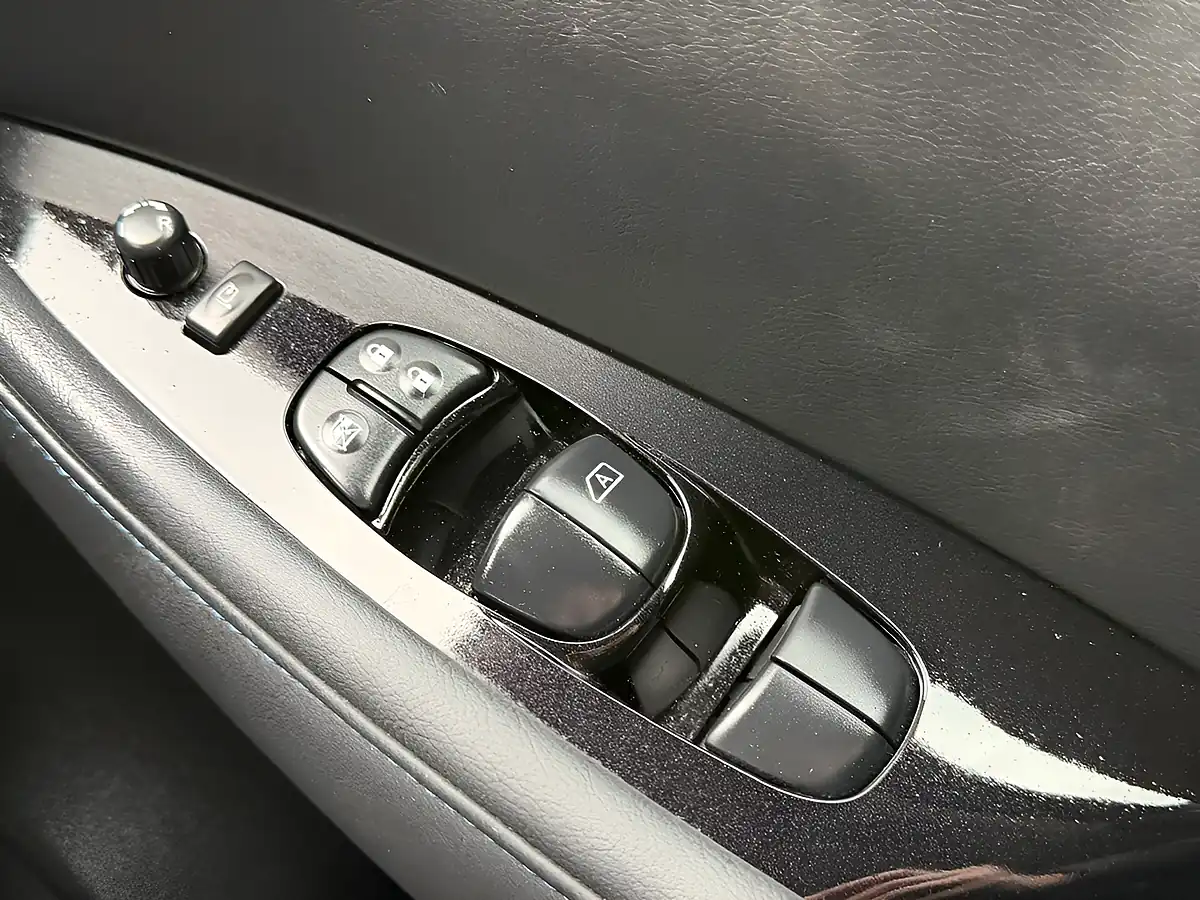 Used 2023 Nissan Leaf N-Connecta Black - Interior and Exterior details 14