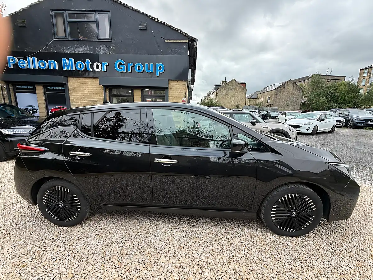 Used 2023 Nissan Leaf N-Connecta Black - Interior and Exterior details 4