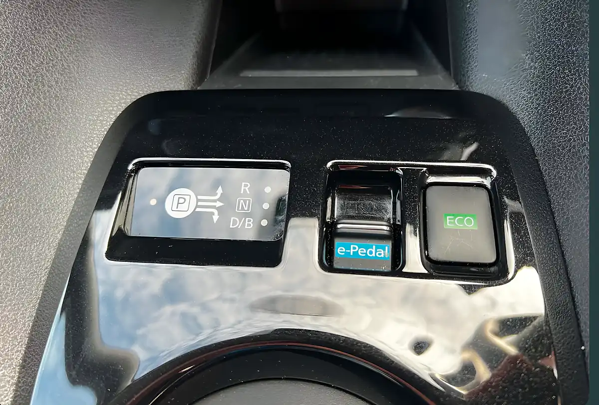 Used 2023 Nissan Leaf N-Connecta EV N-Connecta Arctic White - Interior and Exterior details 14