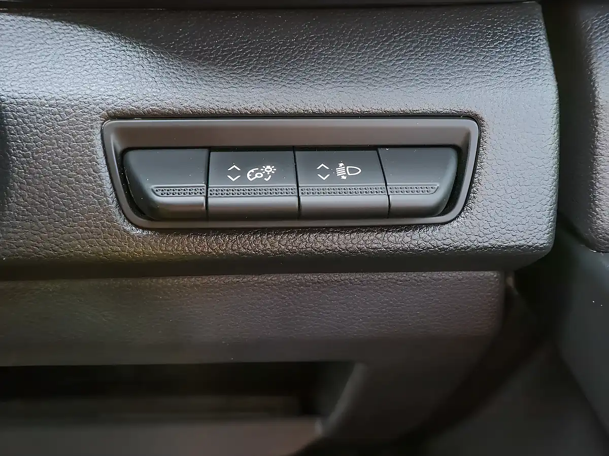 Used 2023 Nissan Primastar 30 Tekna White - Interior and Exterior details 10